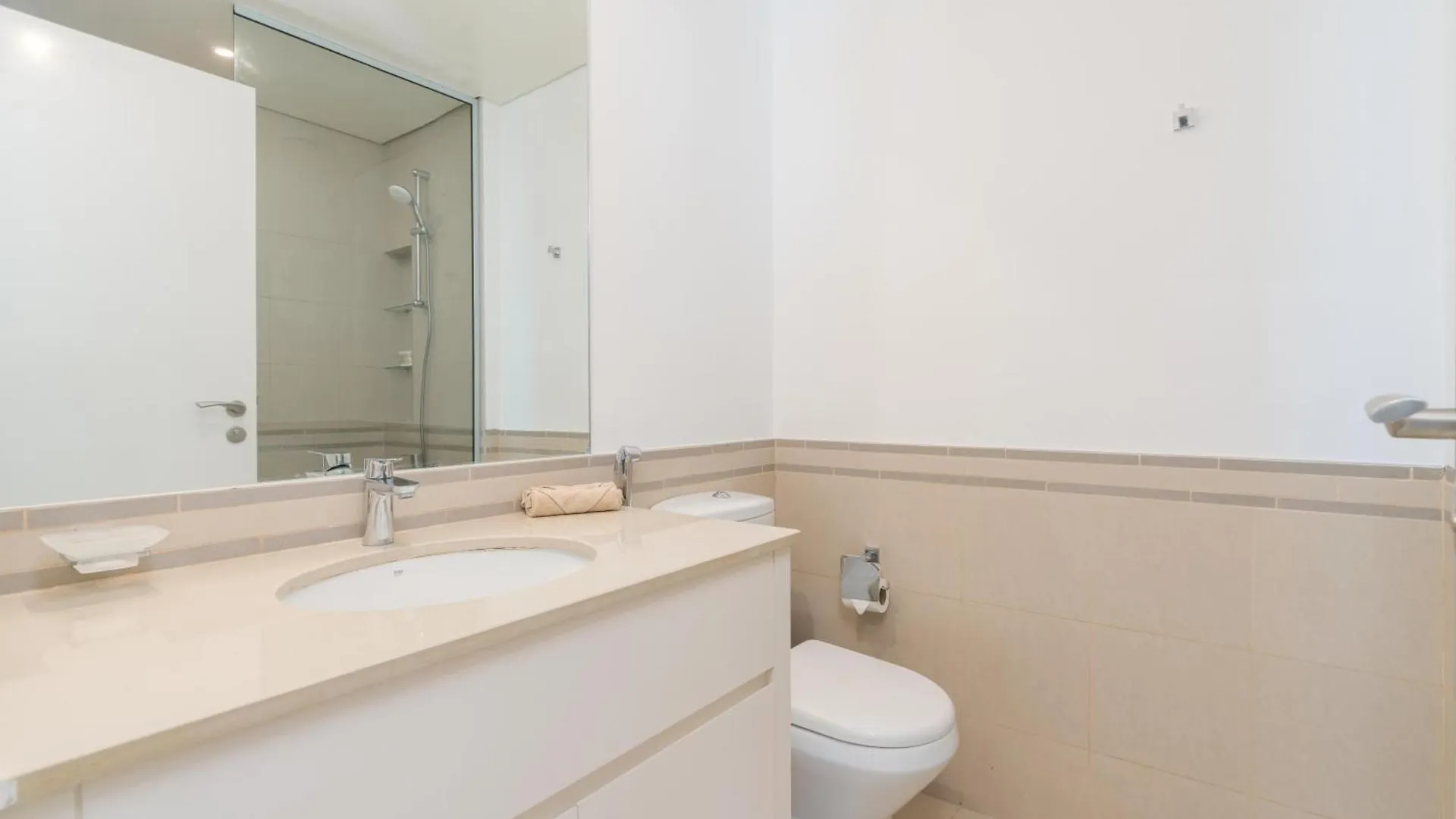 Urbanhomes - Exceptional 2 Bedroom Apt In A Family Friendly Neighborhood 두바이 아파트