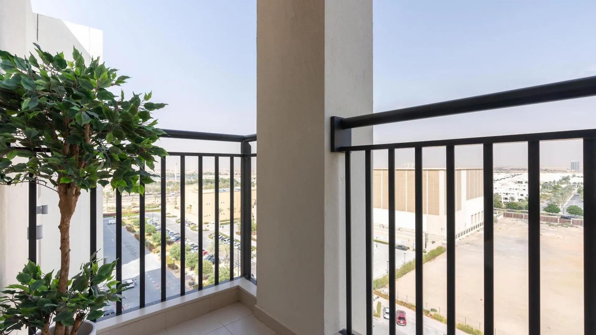 Urbanhomes - Exceptional 2 Bedroom Apt In A Family Friendly Neighborhood 두바이 아파트