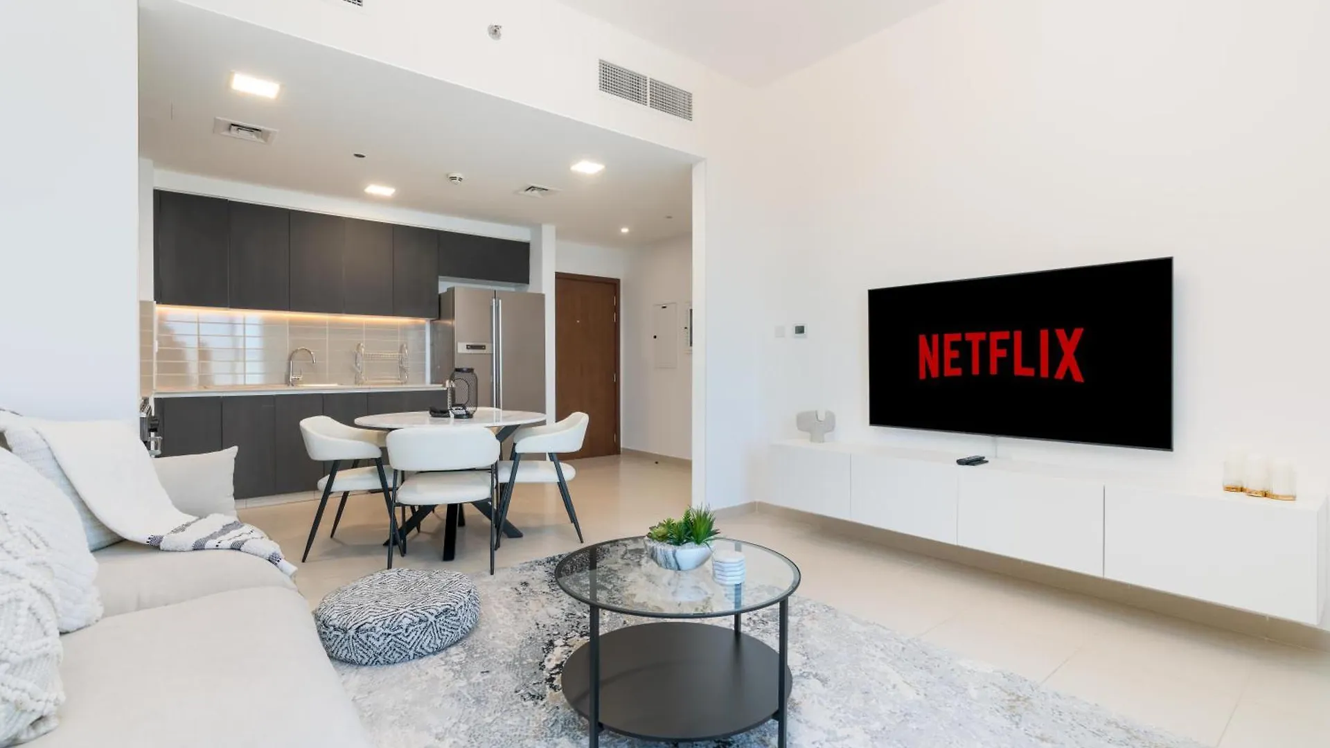 Urbanhomes - Exceptional 2 Bedroom Apt In A Family Friendly Neighborhood 두바이 아파트